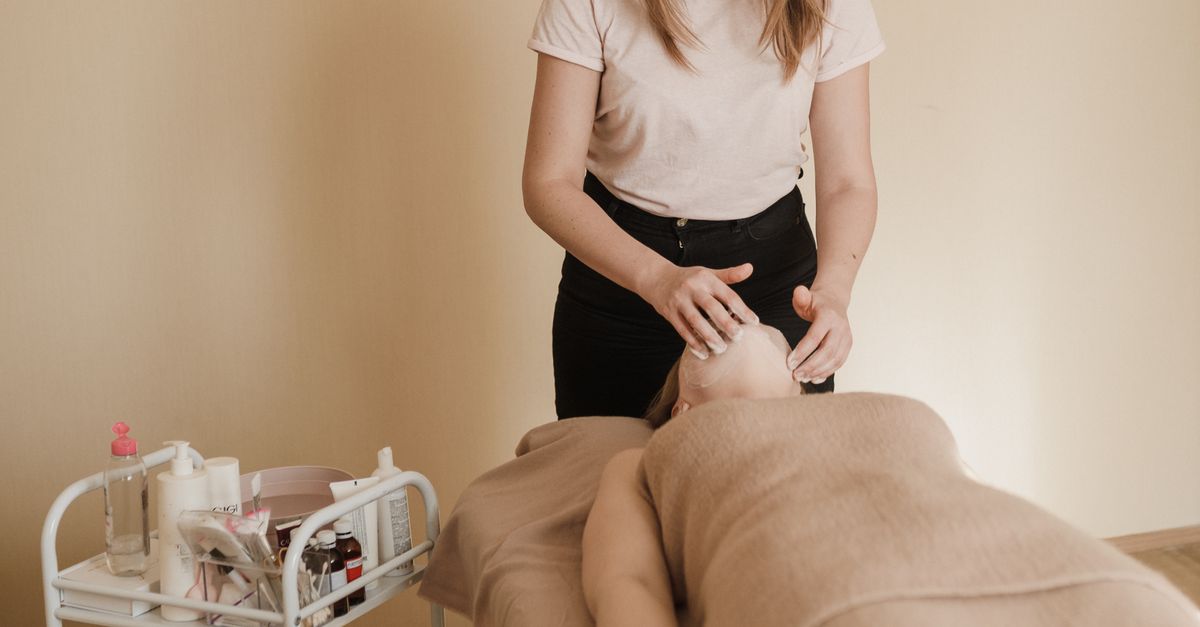 Comparing Professional vs At-Home Acne Treatment Facials