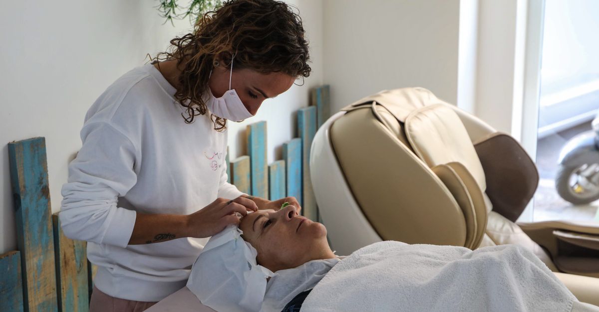 Essential Oils: The Heart of Effective Aromatherapy Massage